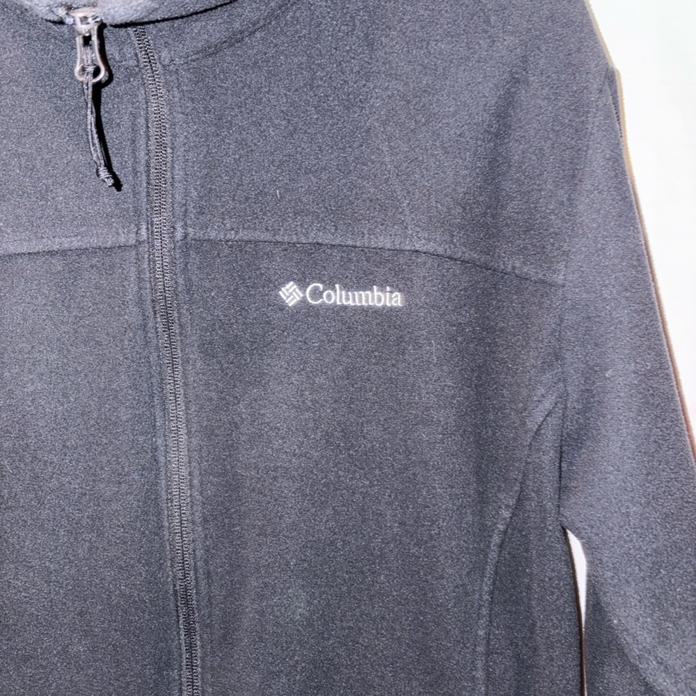 Columbia Black Fleece Jacket with Subtle Logo and pockets woman’s XL